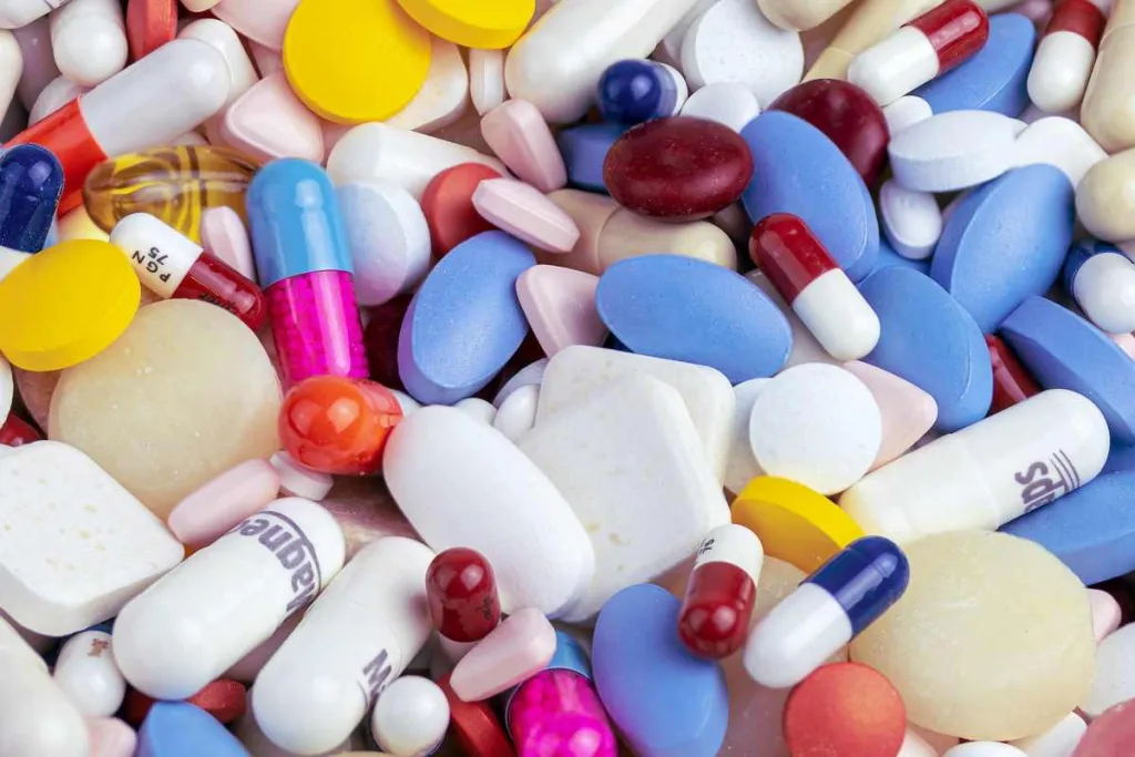 Médicaments de toutes tailles, formes et couleurs